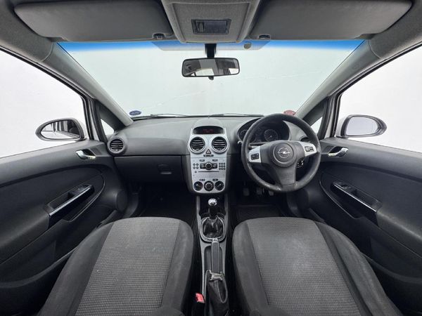 2011-Opel-Corsa-14-Essentia-5-dr image:10