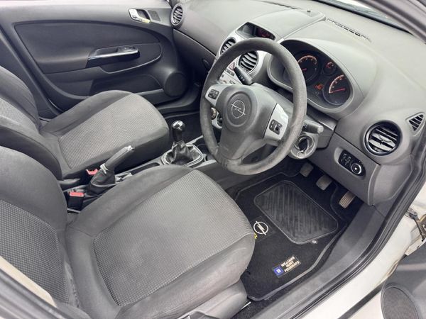 2011-Opel-Corsa-14-Essentia-5-dr image:14