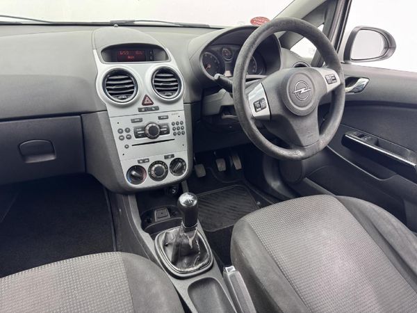 2011-Opel-Corsa-14-Essentia-5-dr image:7