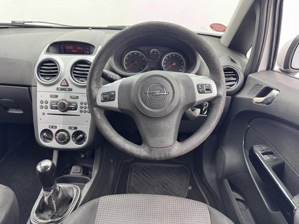 2011-Opel-Corsa-14-Essentia-5-dr image:8