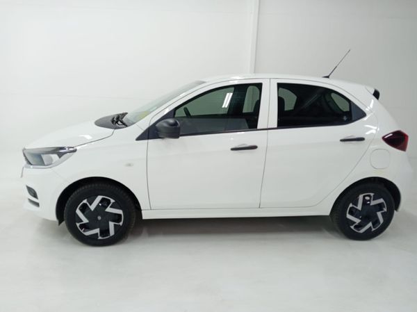 2025-TATA-Tiago-12-XM image:3
