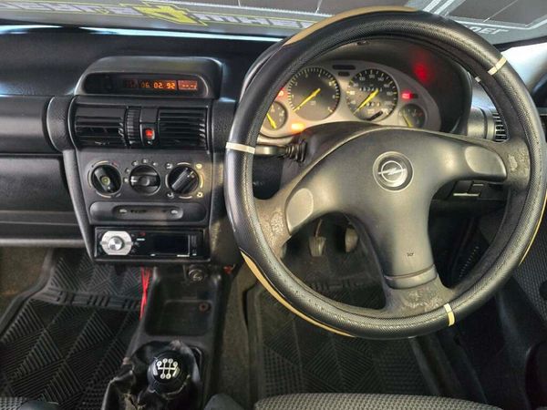 1999-Opel-Corsa-Utility-160i-S image:10