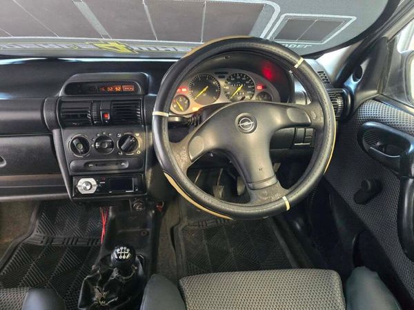 1999-Opel-Corsa-Utility-160i-S image:11