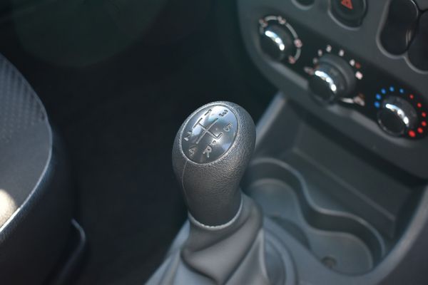 2023-Nissan-NP200-16 image:9