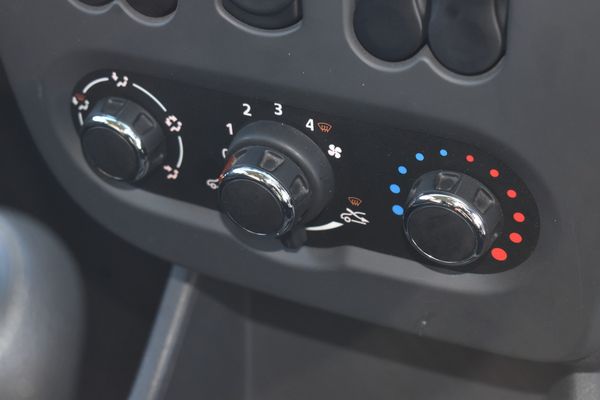 2023-Nissan-NP200-16 image:8