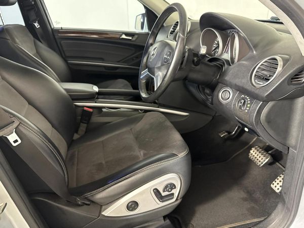 2011-Mercedes-Benz-ML-500-Auto image:9