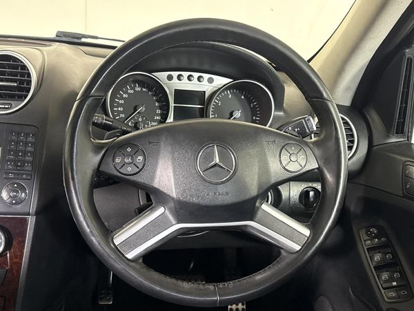2011-Mercedes-Benz-ML-500-Auto image:11