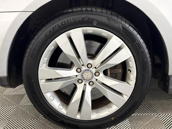 2011-Mercedes-Benz-ML-500-Auto image:4
