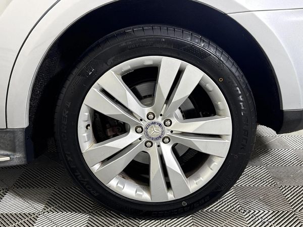 2011-Mercedes-Benz-ML-500-Auto image:6