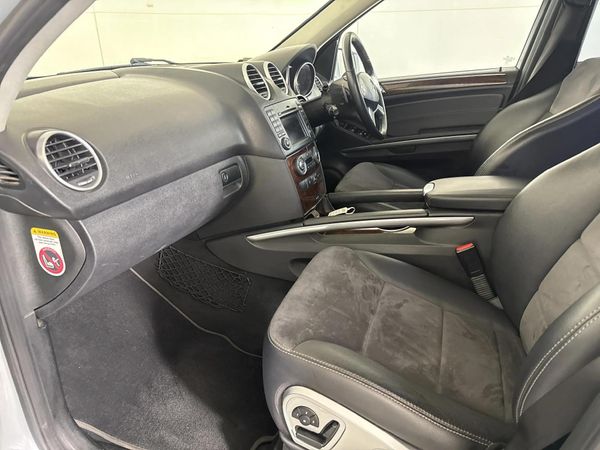 2011-Mercedes-Benz-ML-500-Auto image:8