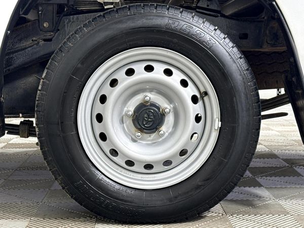 2025-Toyota-Hilux-24-GD-Single-Cab image:4