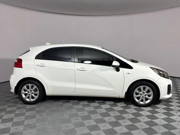 2015-Kia-Rio-12-5-dr image:16