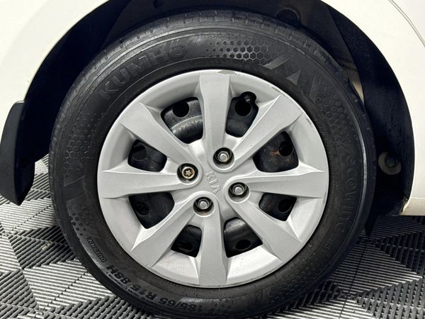 2015-Kia-Rio-12-5-dr image:7