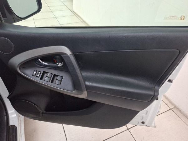2010-Toyota-RAV4-20-GX image:12