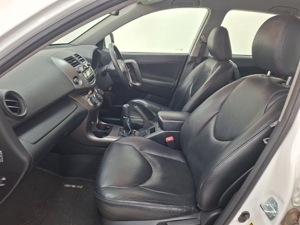 2010-Toyota-RAV4-20-GX image:16