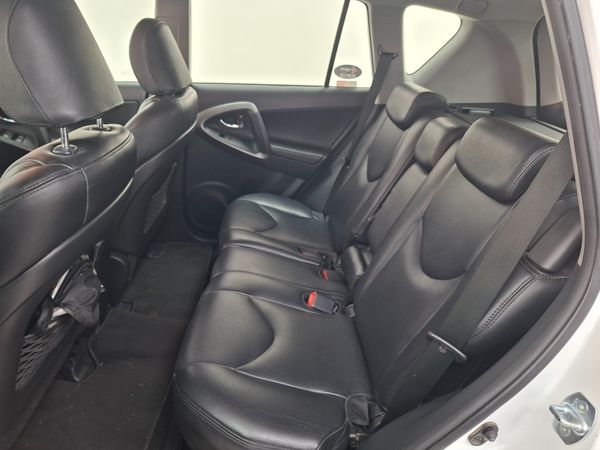 2010-Toyota-RAV4-20-GX image:18