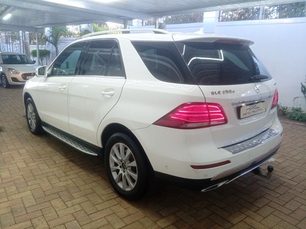 2016-Mercedes-Benz-GLE-250d-4Matic image:4