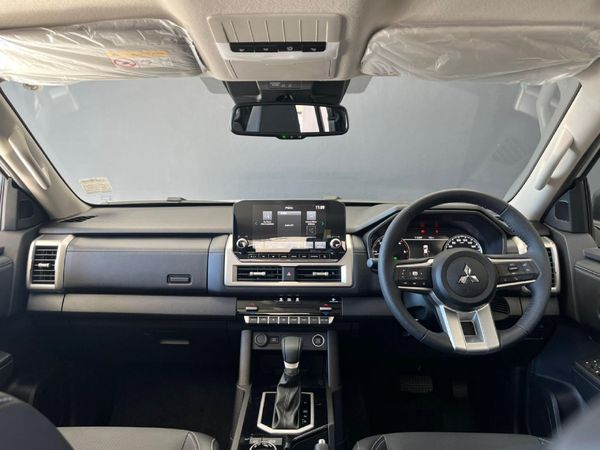2026-Mitsubishi-Triton-24-Di-DC-GLS-4x4-Double-Cab-Auto image:17