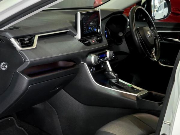 2023-Toyota-RAV4-25-VX-Hybrid-CVT-E-Four image:18
