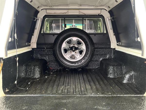 2014-Toyota-Land-Cruiser-79-40-Double-Cab image:12