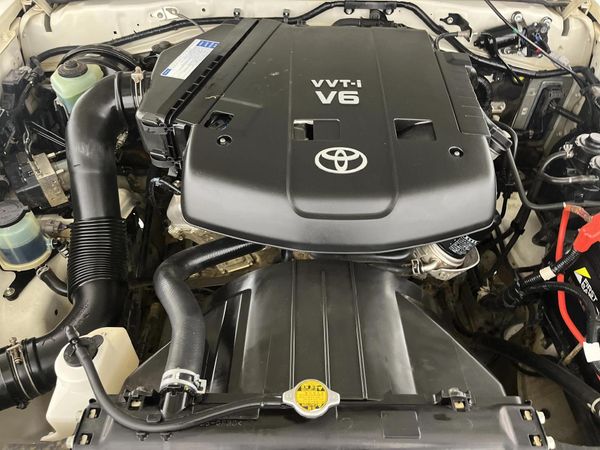 2014-Toyota-Land-Cruiser-79-40-Double-Cab image:13