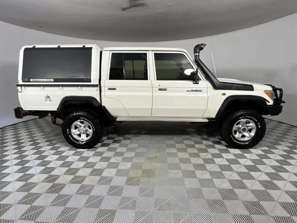 2014-Toyota-Land-Cruiser-79-40-Double-Cab image:16