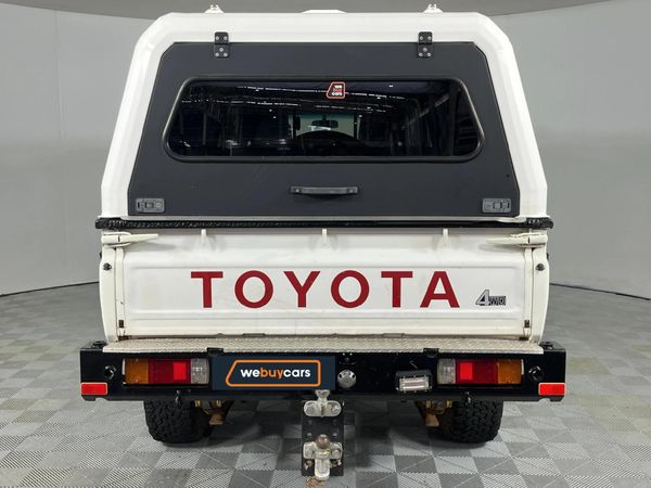 2014-Toyota-Land-Cruiser-79-40-Double-Cab image:17