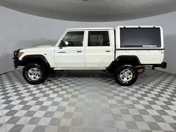 2014-Toyota-Land-Cruiser-79-40-Double-Cab image:18