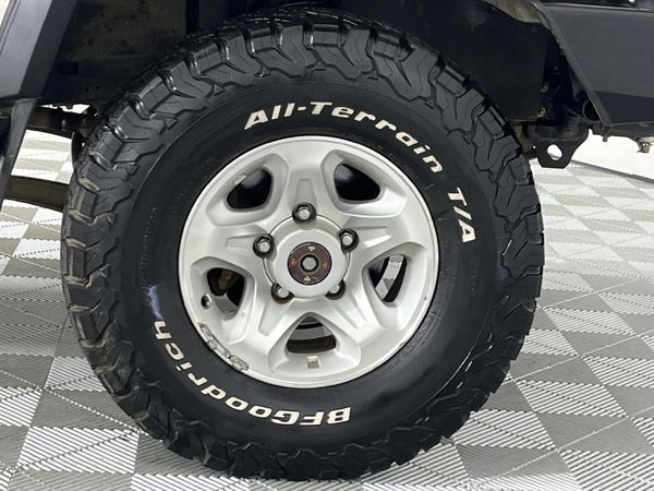 2014-Toyota-Land-Cruiser-79-40-Double-Cab image:5