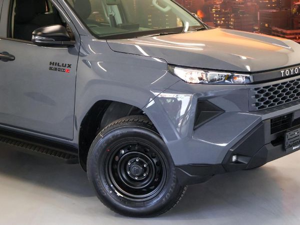 2026-Toyota-Hilux-28-GD-6-RB-SRX-Auto-Double-Cab image:3