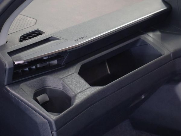2026-Toyota-Hilux-28-GD-6-RB-SRX-Auto-Double-Cab image:7