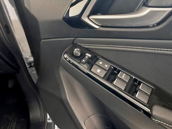 2026-Isuzu-D-Max-30-DDI-V-Cross-HR-Auto-Double-Cab image:9