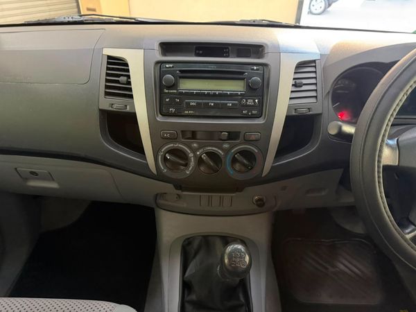 2007-Toyota-Hilux-27-VVTi-Raider-Double-Cab image:12