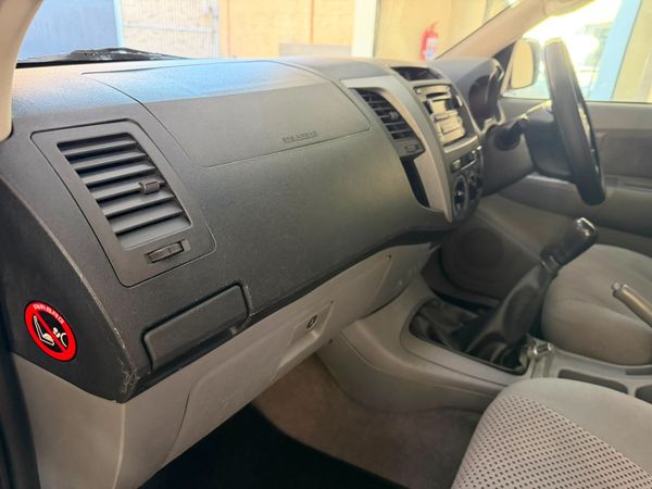 2007-Toyota-Hilux-27-VVTi-Raider-Double-Cab image:18