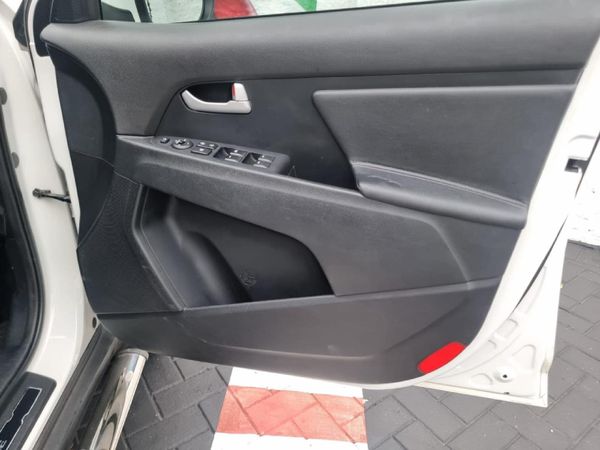 2015-Kia-Sportage-20-CRDi-Auto image:14