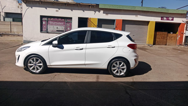 2018-Ford-Fiesta-10-EcoBoost-Trend-Auto-5-dr image:3