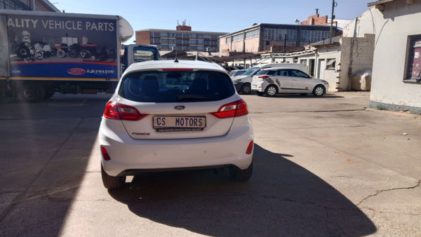 2018-Ford-Fiesta-10-EcoBoost-Trend-Auto-5-dr image:5