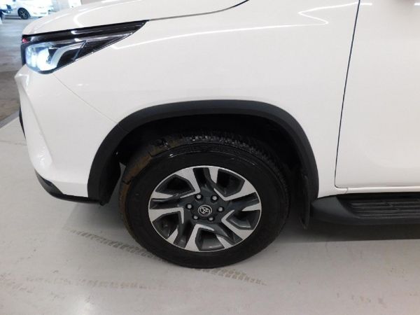 2025-Toyota-Fortuner-28-GD-6-RB-Auto image:4
