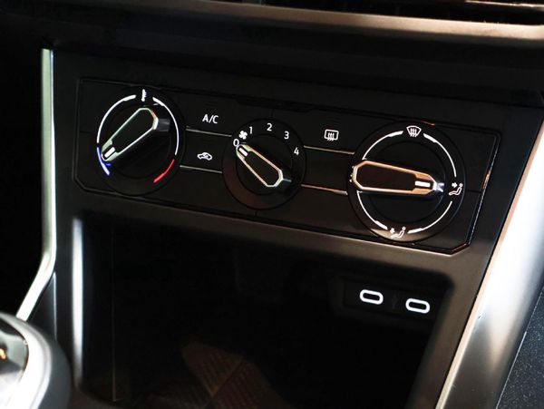 2022-Volkswagen-Polo-10-TSI-Life image:12