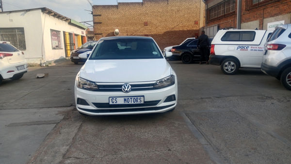 2019-Volkswagen-Polo-10-TSI-Trendline image:1
