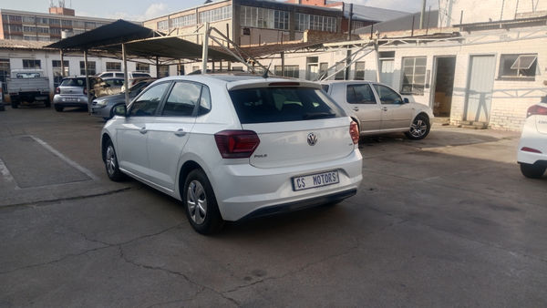 2019-Volkswagen-Polo-10-TSI-Trendline image:4