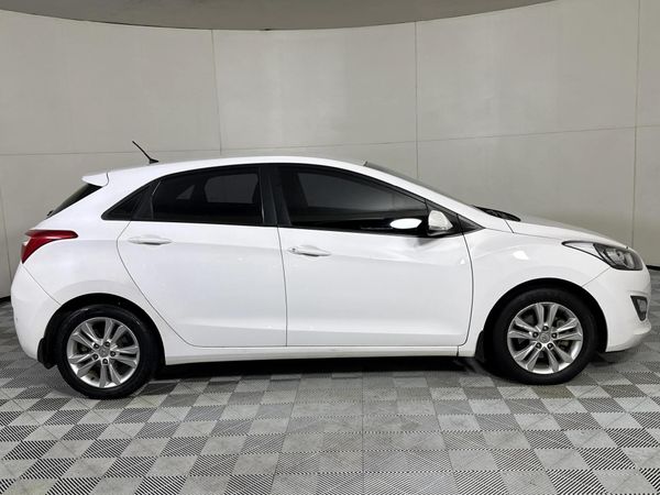 2014-Hyundai-i30-16-GLS-Premium image:15