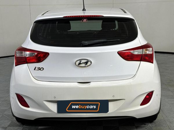 2014-Hyundai-i30-16-GLS-Premium image:16