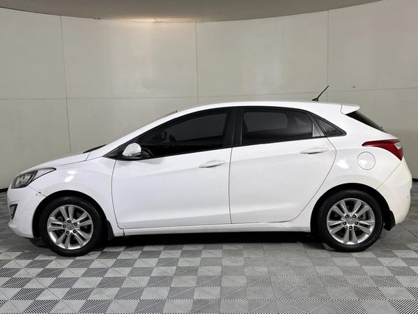 2014-Hyundai-i30-16-GLS-Premium image:17