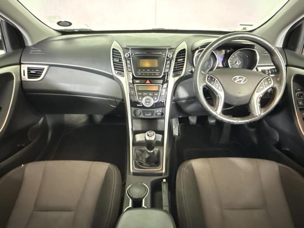 2014-Hyundai-i30-16-GLS-Premium image:1