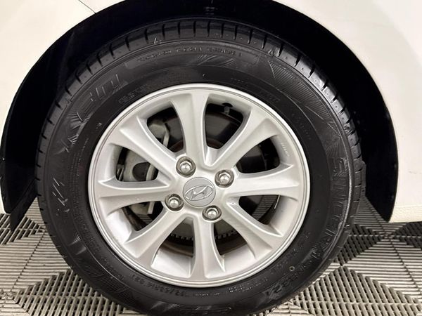 2019-Hyundai-Grand-i10-125-Fluid image:4