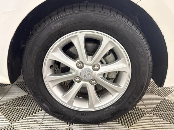 2019-Hyundai-Grand-i10-125-Fluid image:5