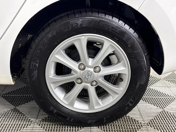 2019-Hyundai-Grand-i10-125-Fluid image:6