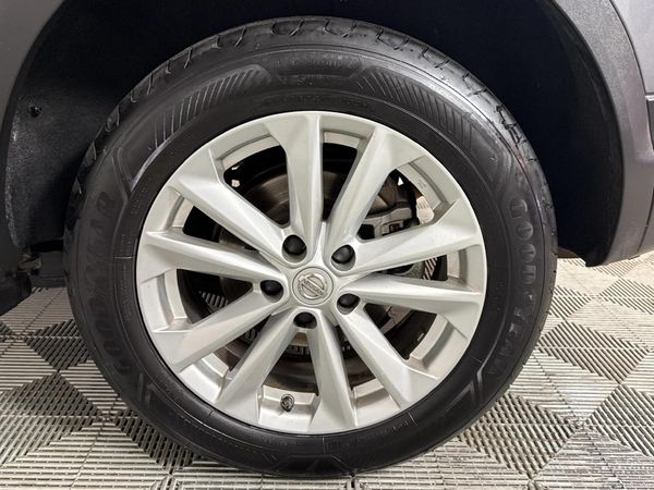 2017-Nissan-Qashqai-15-dCi-Acenta-Tech image:5