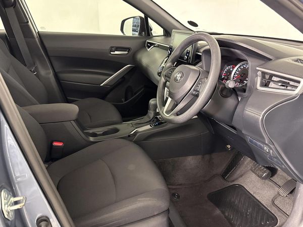 2023-Toyota-Corolla-Cross-18-XI image:9